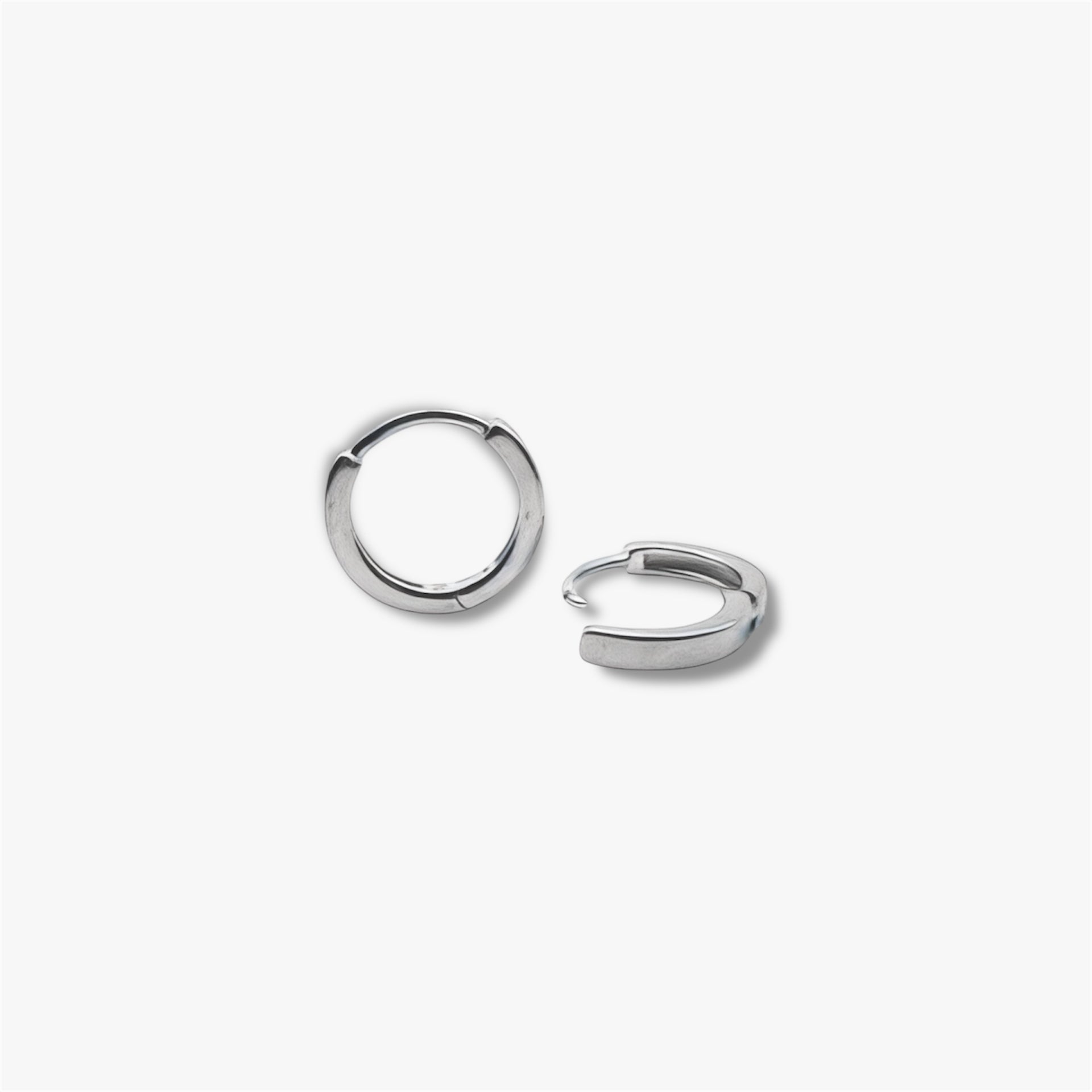 Verduri Classic Huggie Hoop Earrings